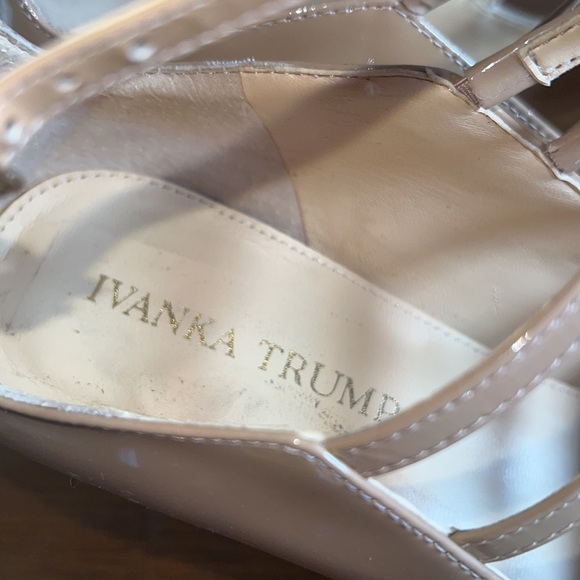 Ivanka Trump cream heel 8M - Picture 5 of 10
